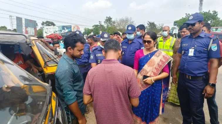 যাত্রী ভেবে ইউএনওর কাছে অতিরিক্ত ভাড়া দাবি